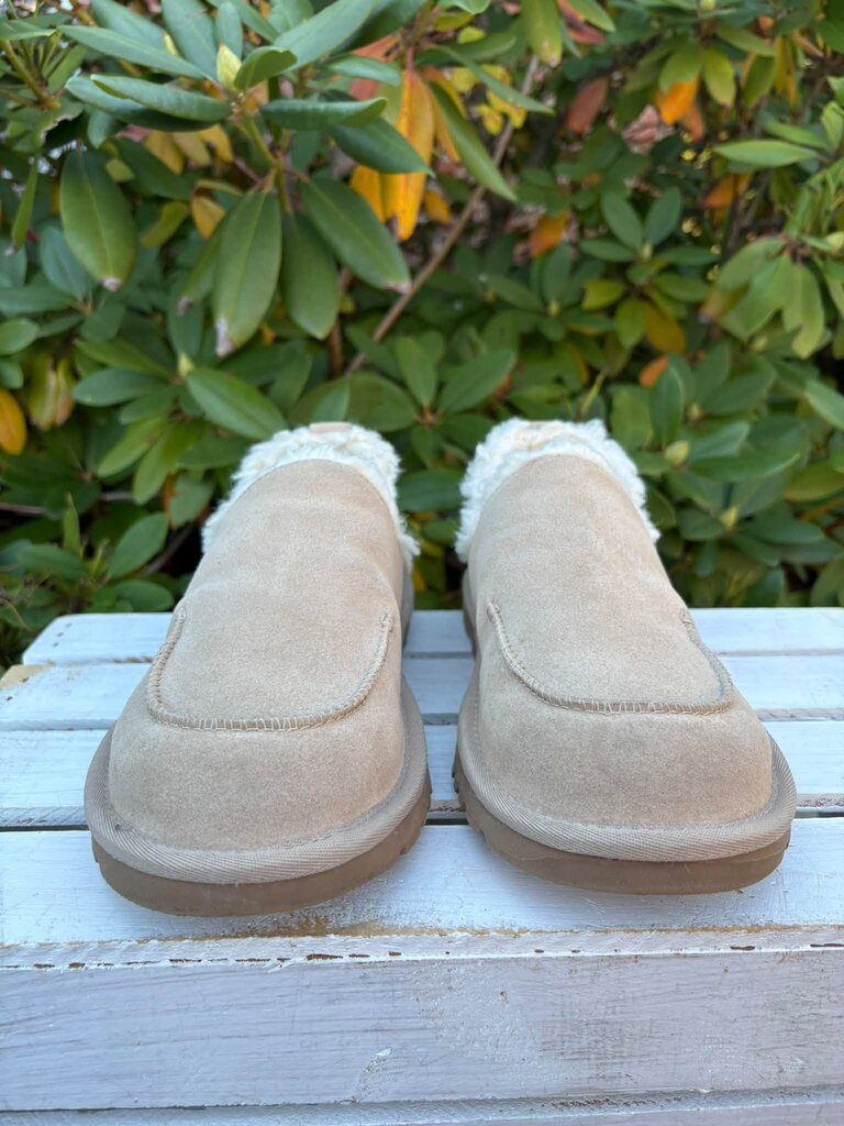 Ugg Loria Pull On Slipper - Size 8