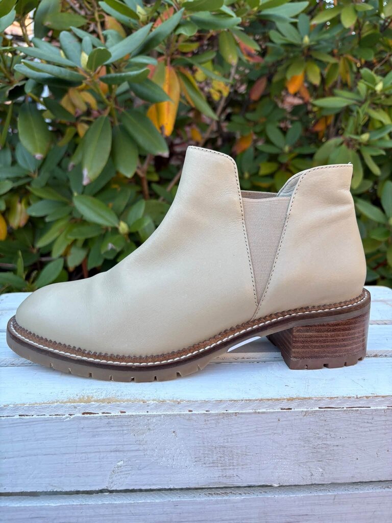 Seychelles Heart of Gold Leather Bootie - Size 9