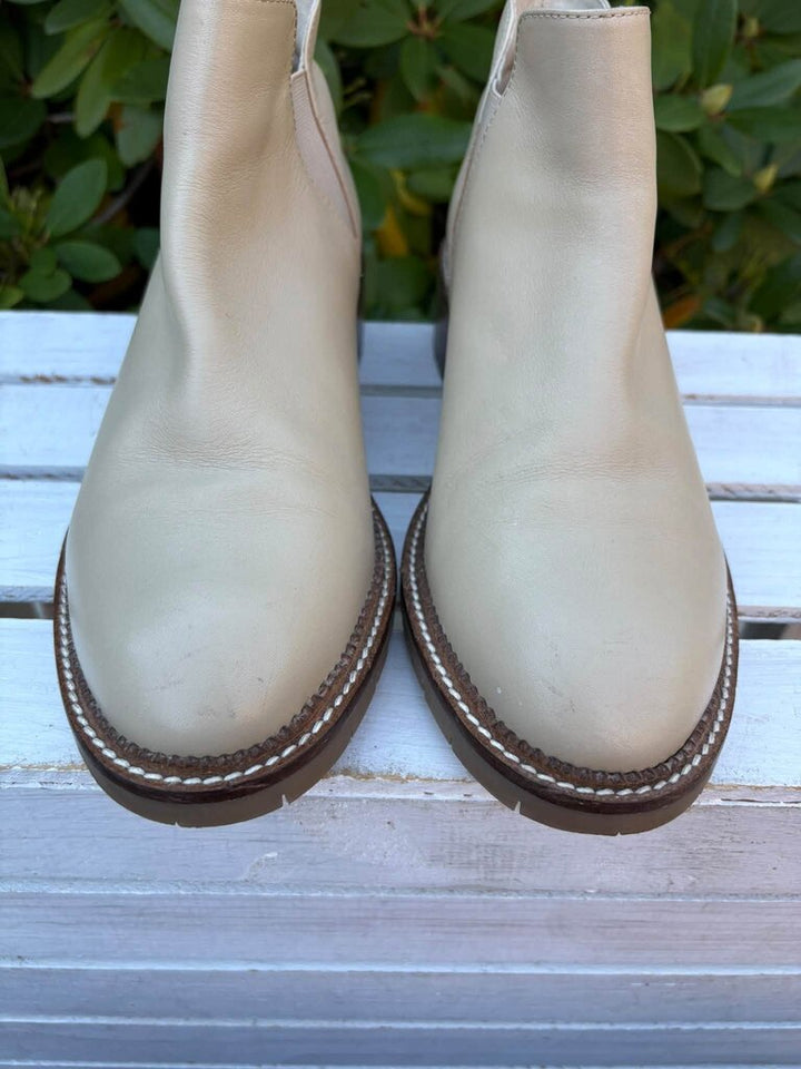 Seychelles Heart of Gold Leather Bootie - Size 9