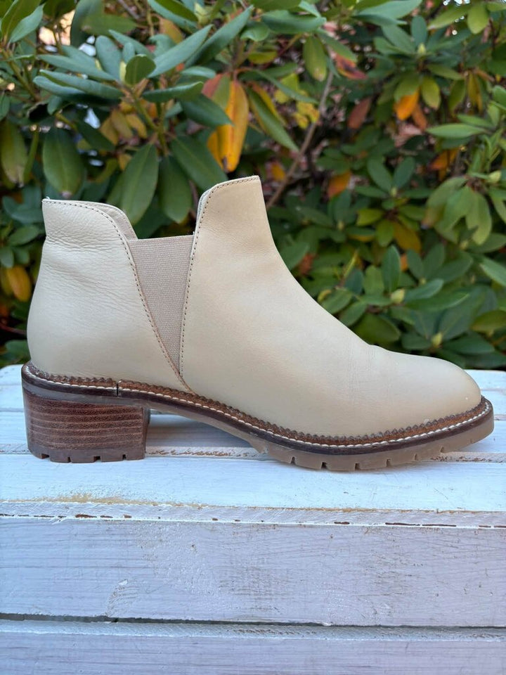 Seychelles Heart of Gold Leather Bootie - Size 9