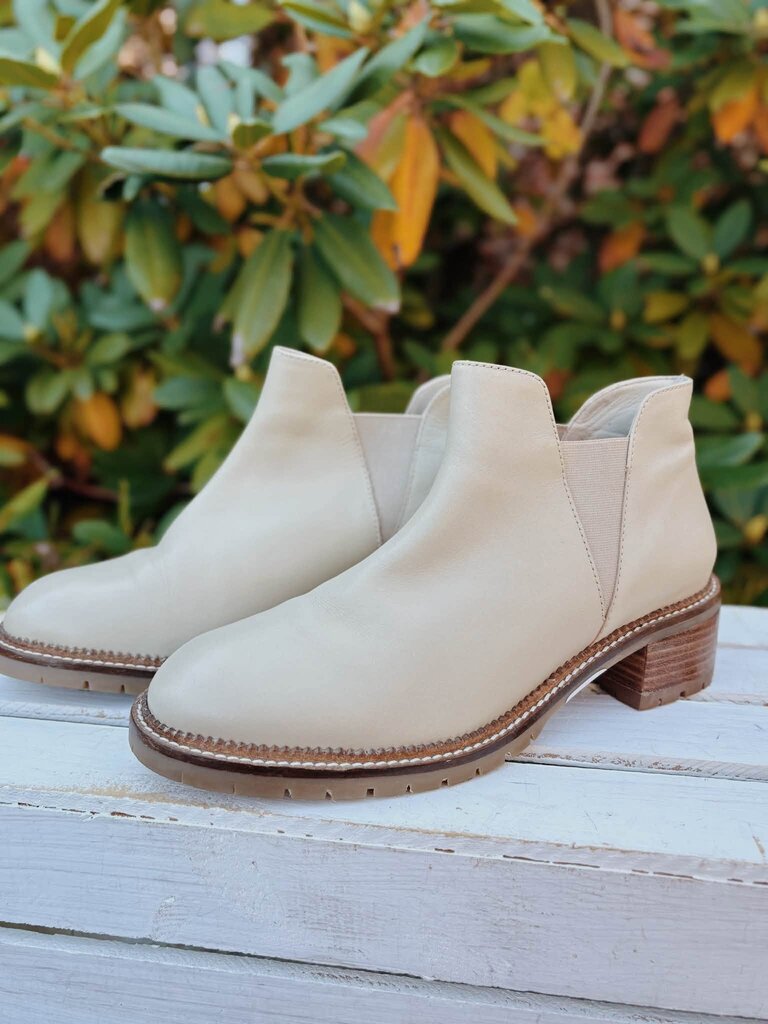 Seychelles Heart of Gold Leather Bootie - Size 9