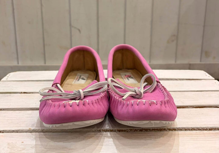 Manitobah Kayak Beaded Leather Moccasins - Size 9
