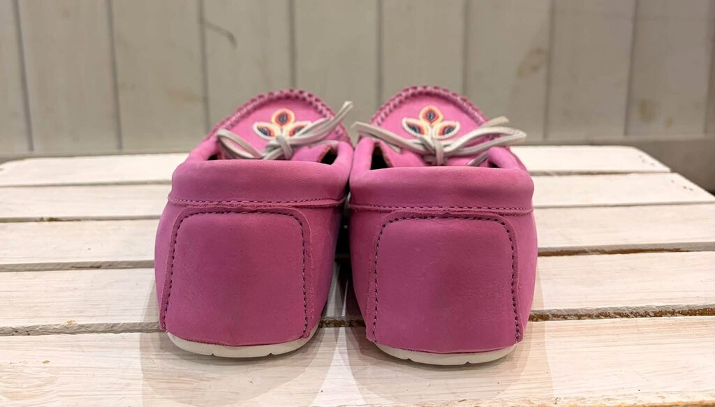 Manitobah Kayak Beaded Leather Moccasins - Size 9