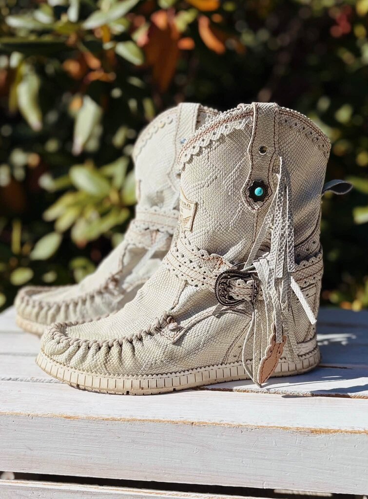 El Vaquero Arya Optical White Wedge Moccasin Boots - Size 39