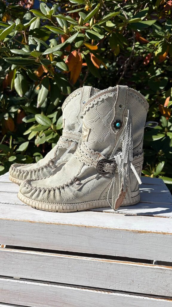 El Vaquero Arya Optical White Wedge Moccasin Boots - Size 39