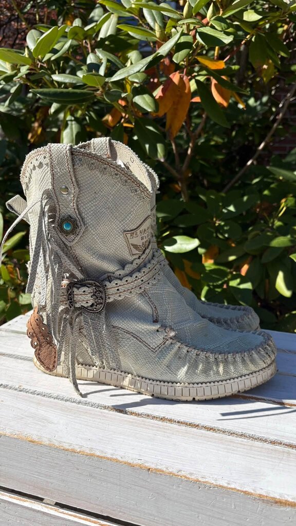 El Vaquero Arya Optical White Wedge Moccasin Boots - Size 39