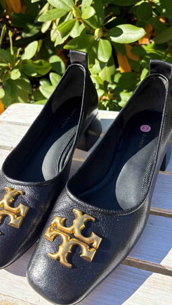 Tory Burch Leather Eleanor Logo Plaque Pumps - Size 8