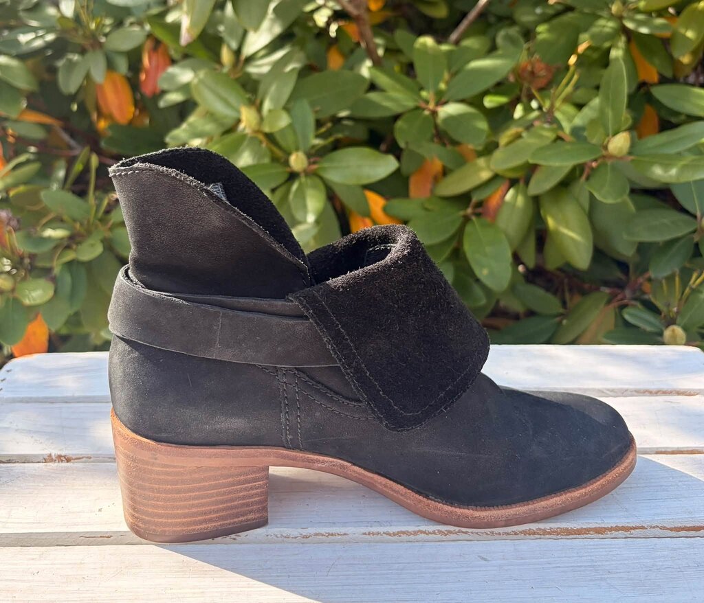 Ugg Elora Ankle Booties - Size 6