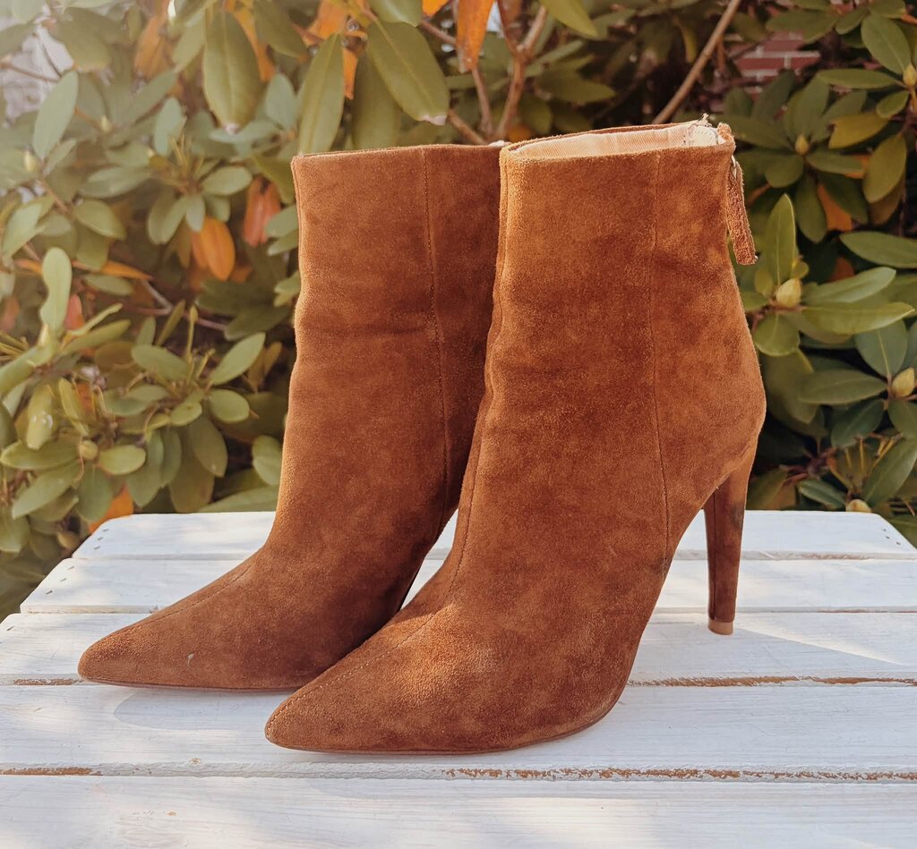Steve Madden Halena Brown Suede Booties - Size 6