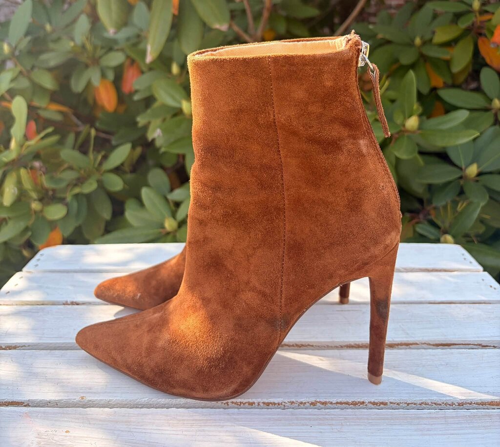 Steve Madden Halena Brown Suede Booties - Size 6