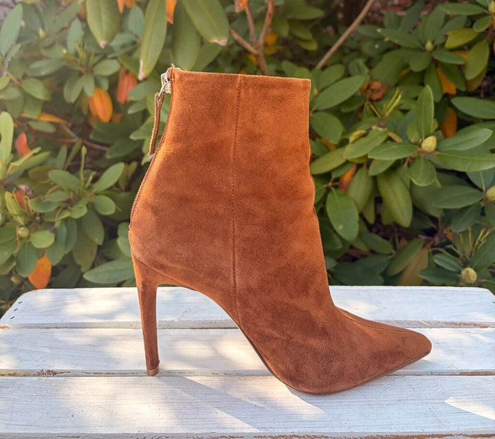 Steve Madden Halena Brown Suede Booties - Size 6