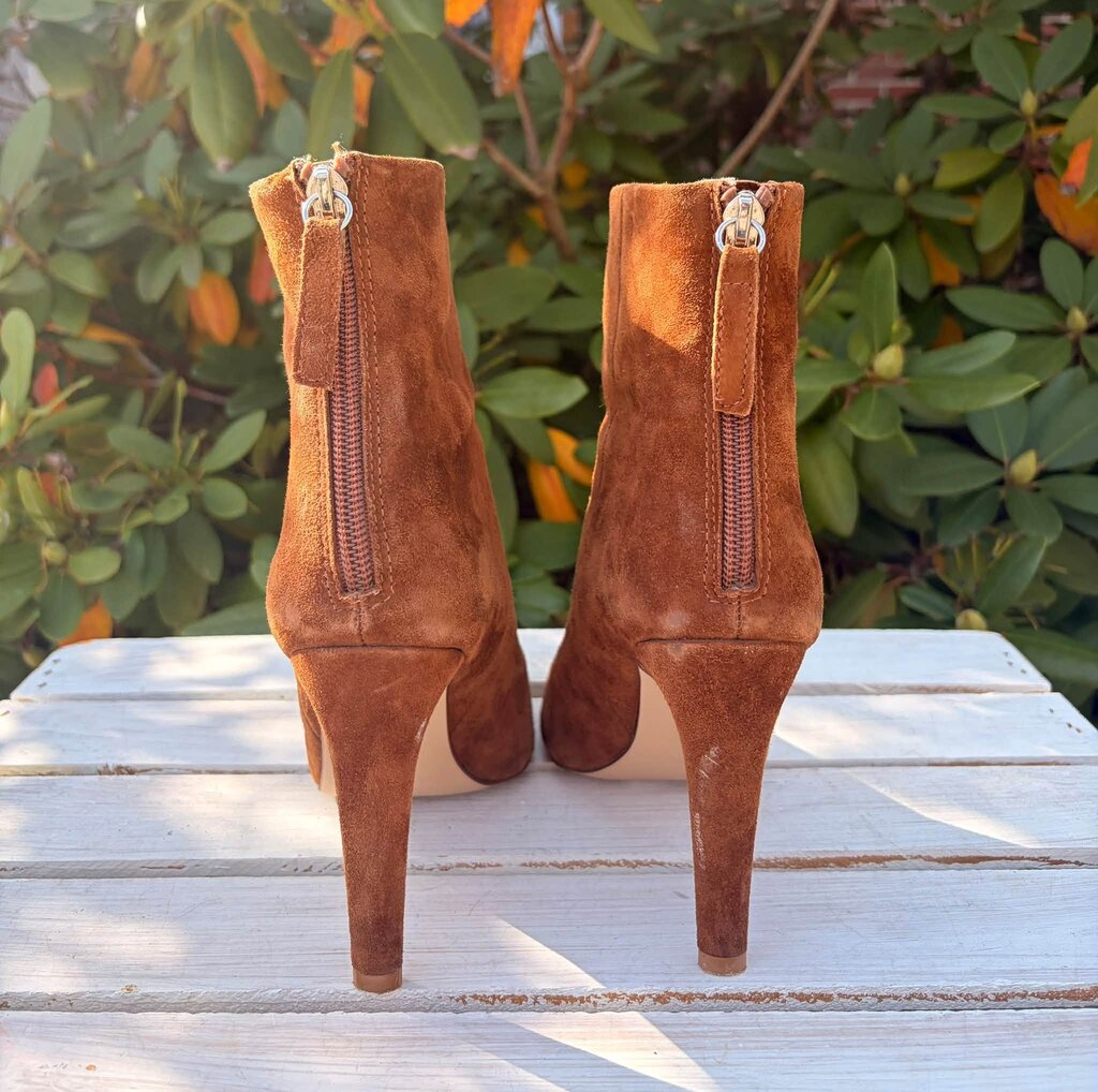 Steve Madden Halena Brown Suede Booties - Size 6