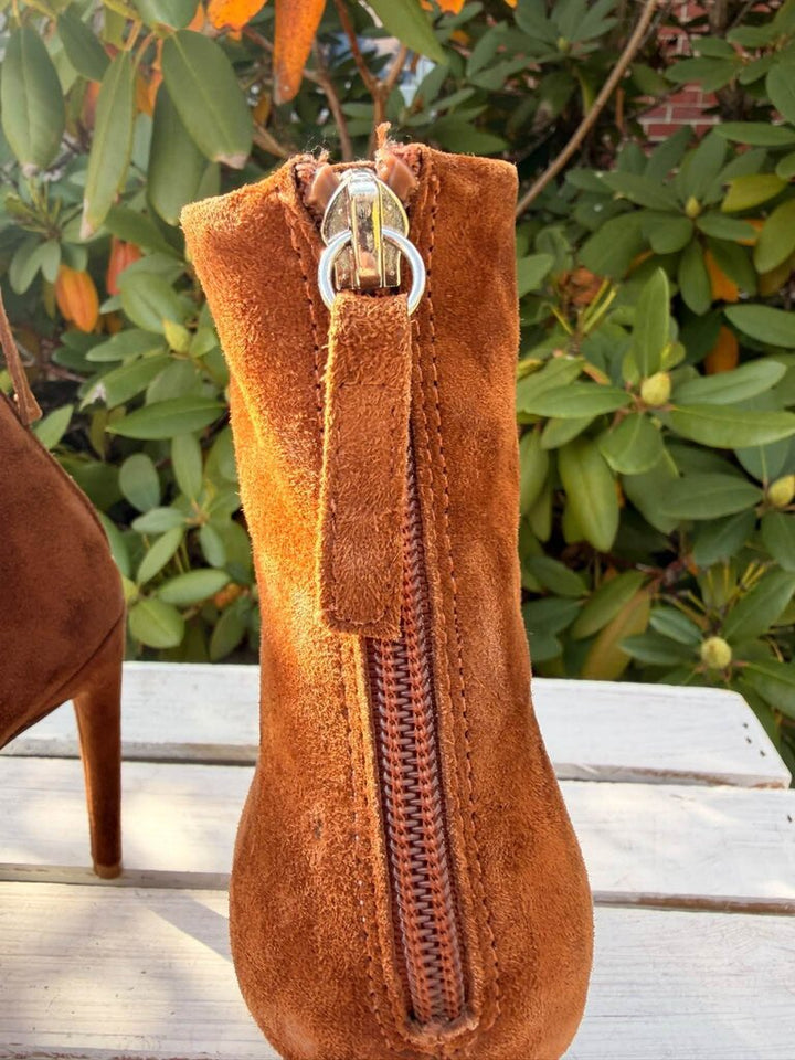 Steve Madden Halena Brown Suede Booties - Size 6