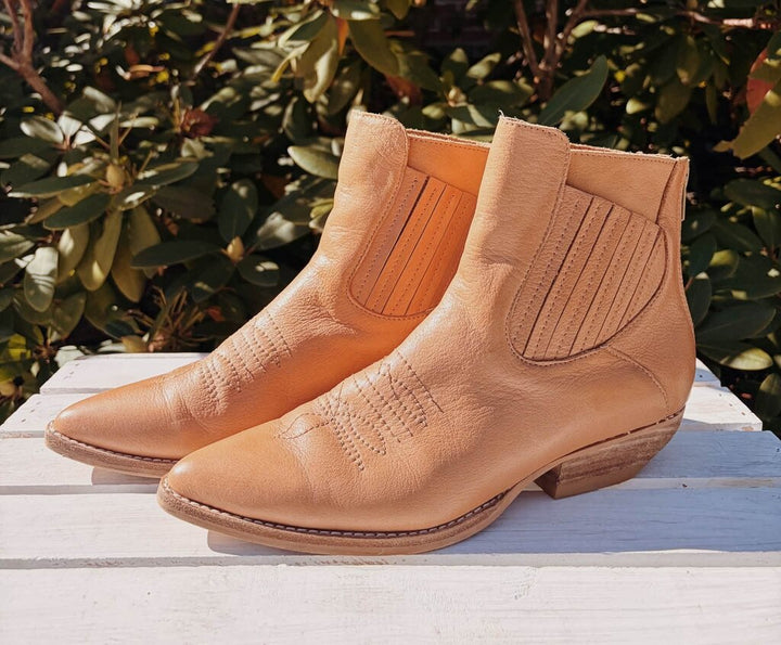 Silent D Leather Western Chelsea Ankle Boot - Size 39