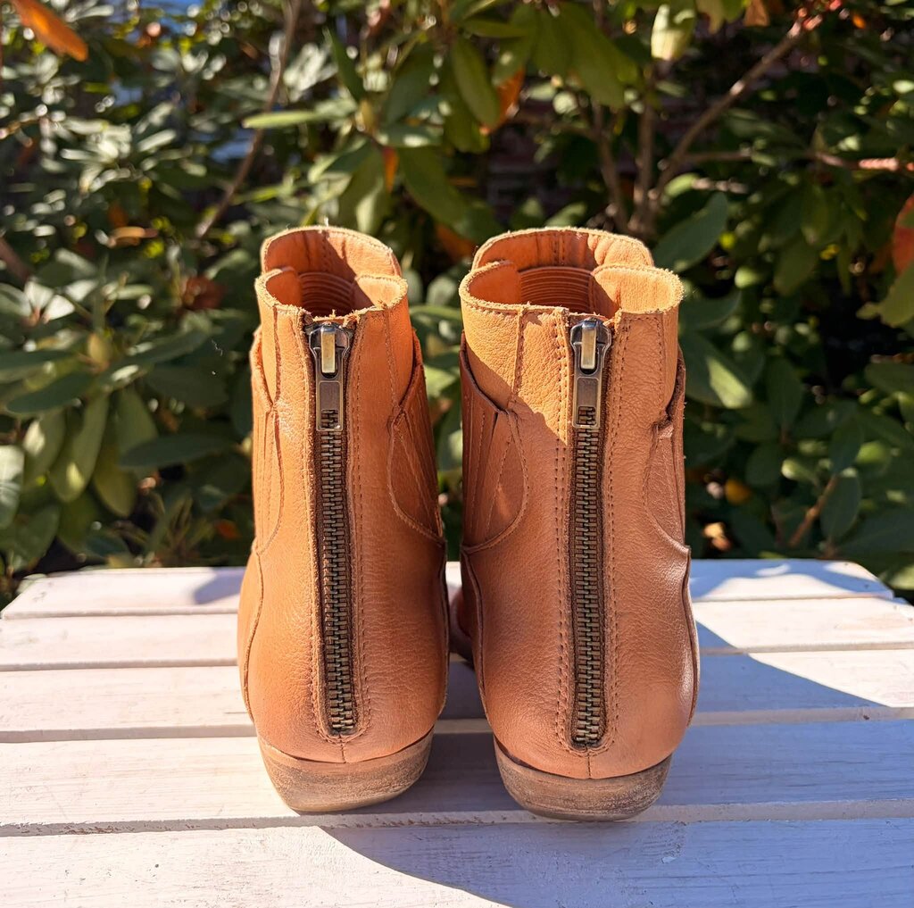 Silent D Leather Western Chelsea Ankle Boot - Size 39