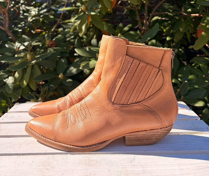Silent D Leather Western Chelsea Ankle Boot - Size 39