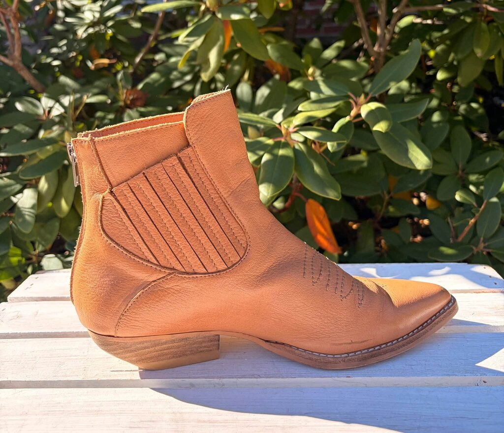 Silent D Leather Western Chelsea Ankle Boot - Size 39