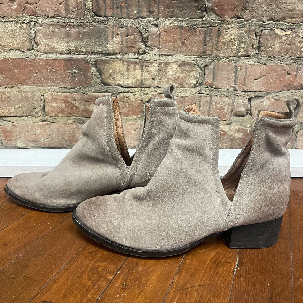 Jeffrey Campbell Ibiza ORiley Cutout Ankle Booties - Size 8