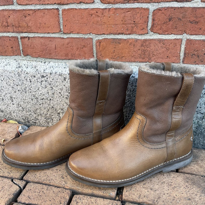 Frye Celia Short Shearling Boot - Size 8.5