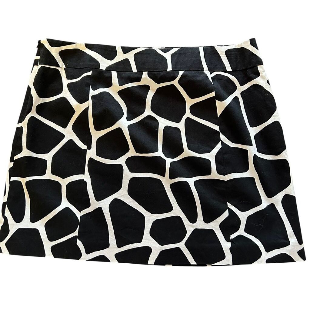 Micheal Kors Black & White Giraffe Print Mini Skirt - Size 12