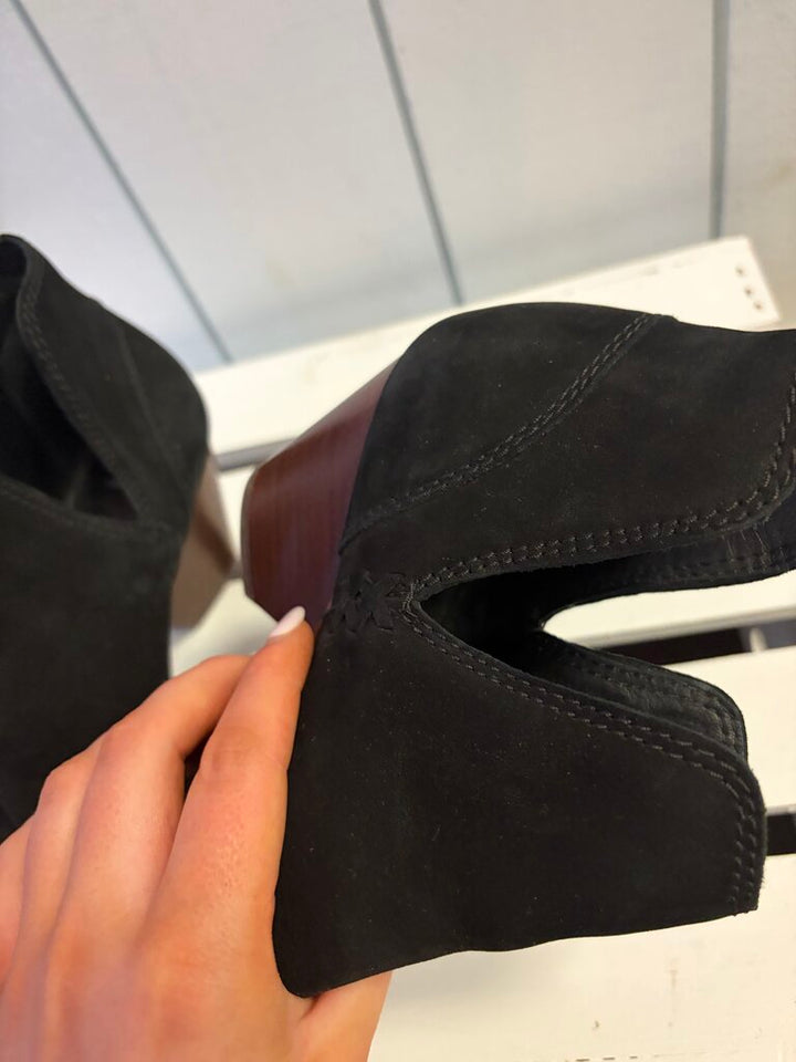Frye Reina Cut Out Leather Ankle Booties - Size 6.5(Retails $248)