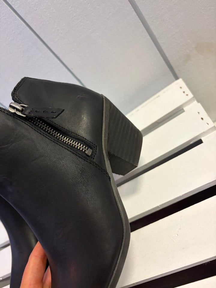 Frye Judith Double Zip Ankle Bootie - Size 7