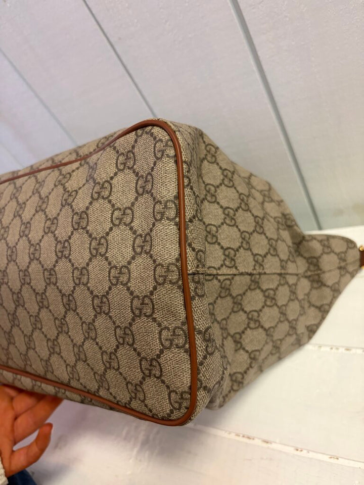 Gucci GG Supreme Monogram Soft Medium Crossbody Tote