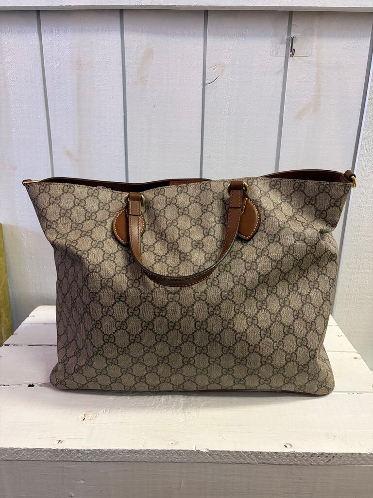Gucci GG Supreme Monogram Soft Medium Crossbody Tote