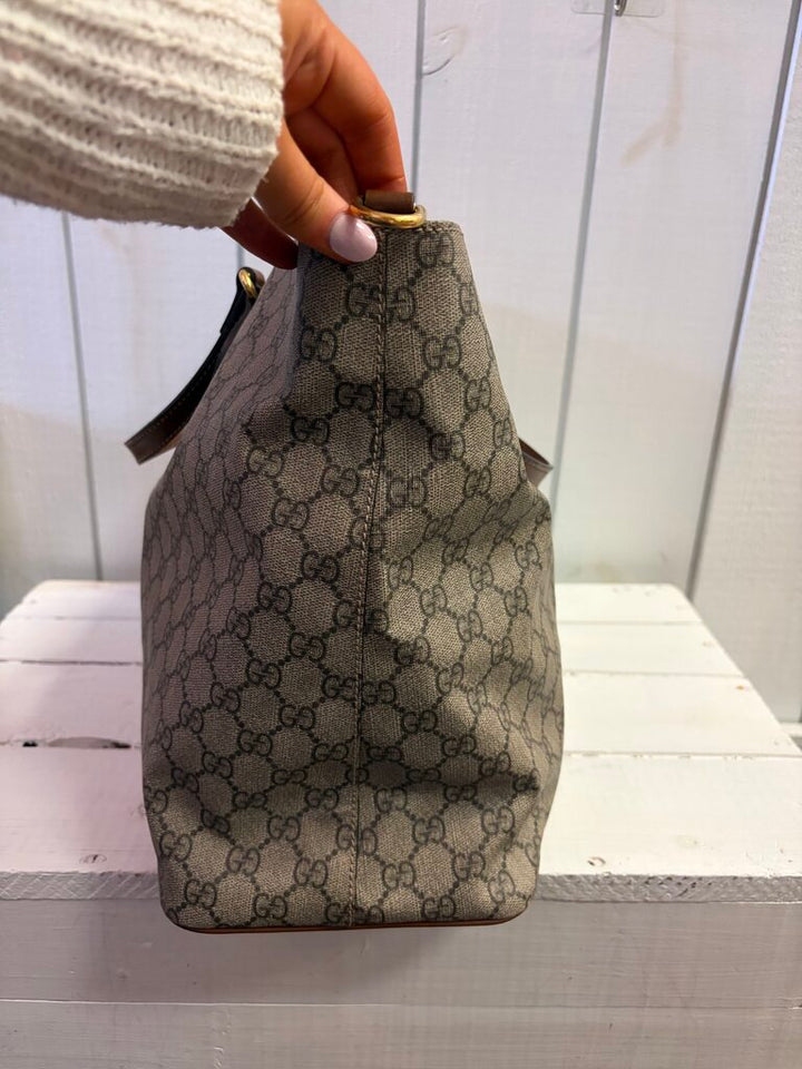 Gucci GG Supreme Monogram Soft Medium Crossbody Tote