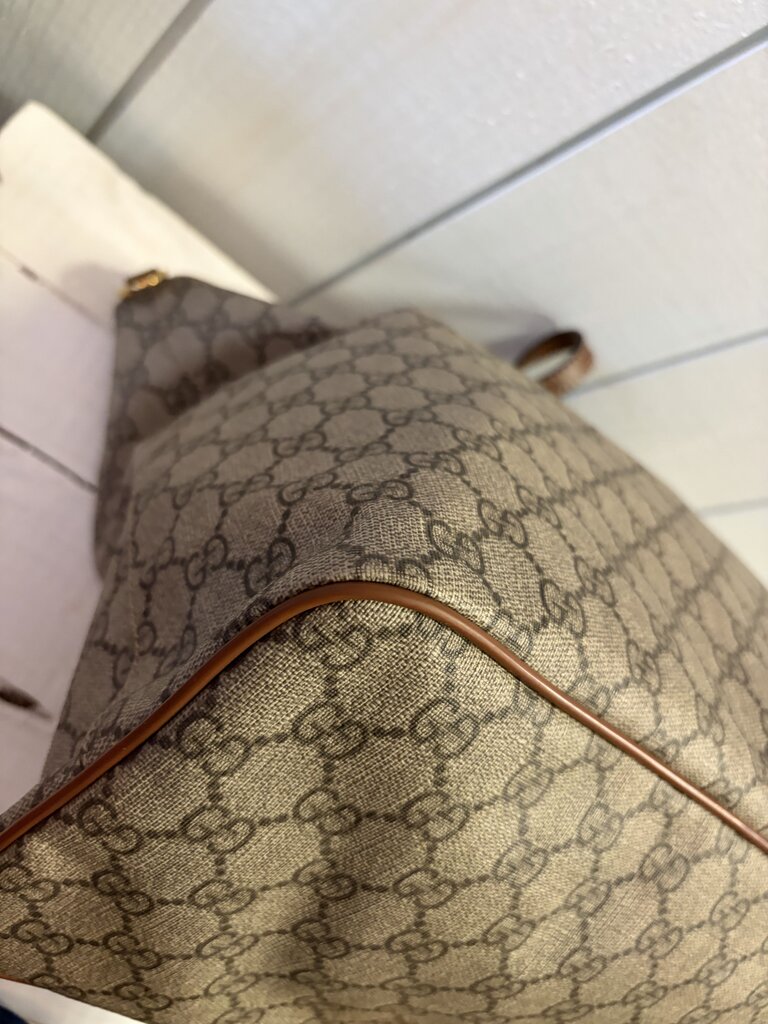 Gucci GG Supreme Monogram Soft Medium Crossbody Tote