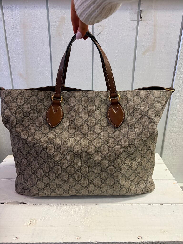 Gucci GG Supreme Monogram Soft Medium Crossbody Tote