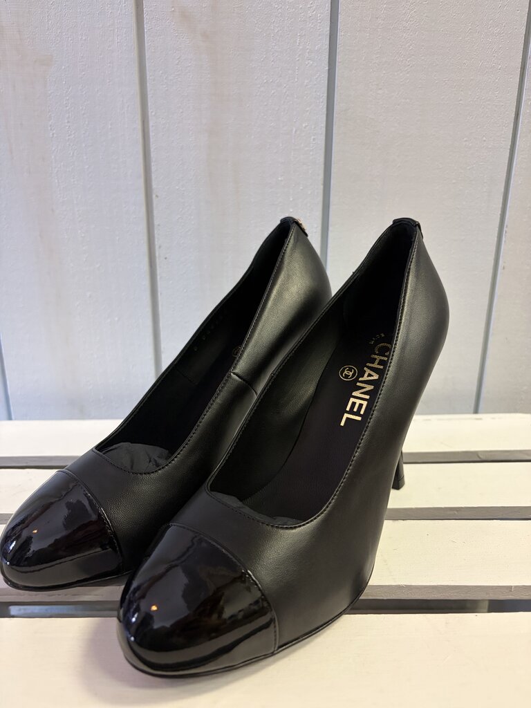 Chanel NIB Lambskin and Patent Calfskin Pumps - Size 36.5(Retails $1325)