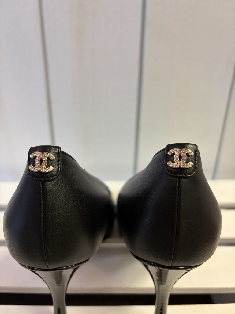 Chanel NIB Lambskin and Patent Calfskin Pumps - Size 36.5(Retails $1325)