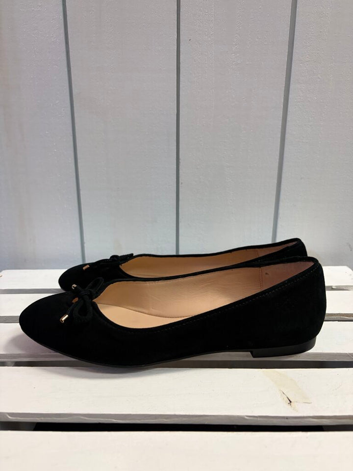 Stuart Weitzman Gabby Suede Ballet Flat - Size 8