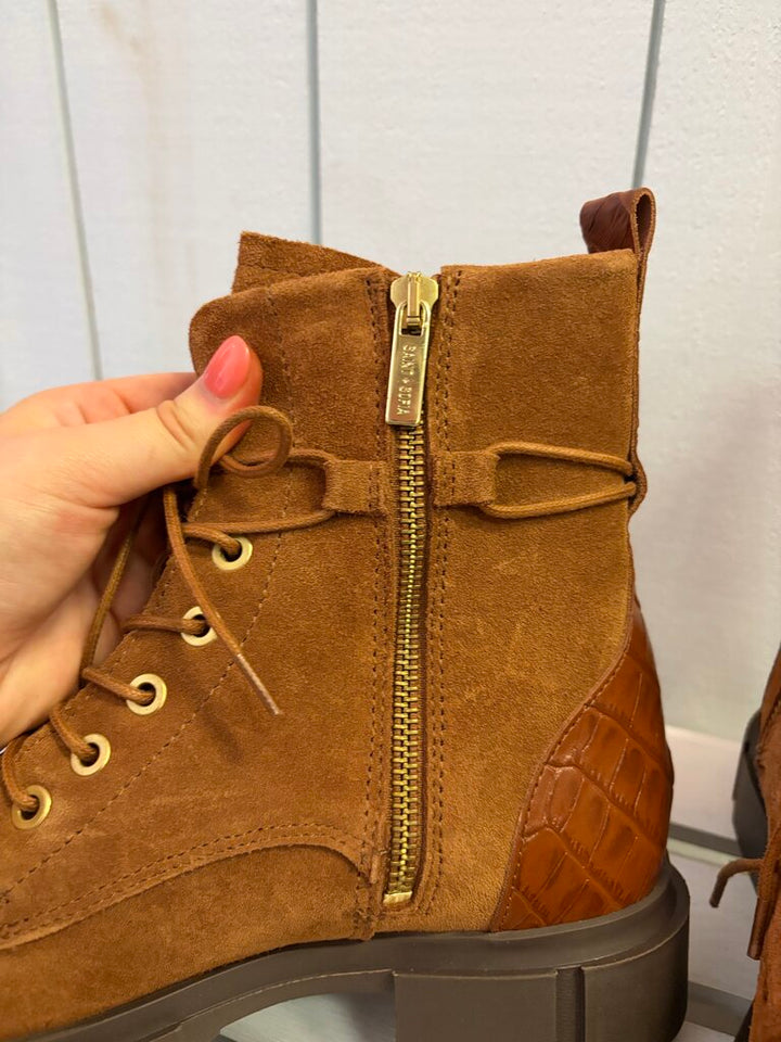 Saint + Sofia NIB Noho Leather Boot - Size 38(Retails for $329)