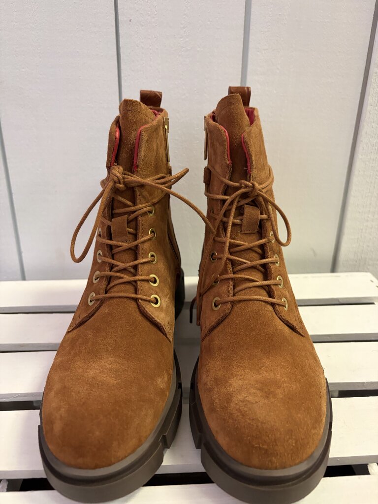 Saint + Sofia NIB Noho Leather Boot - Size 38(Retails for $329)