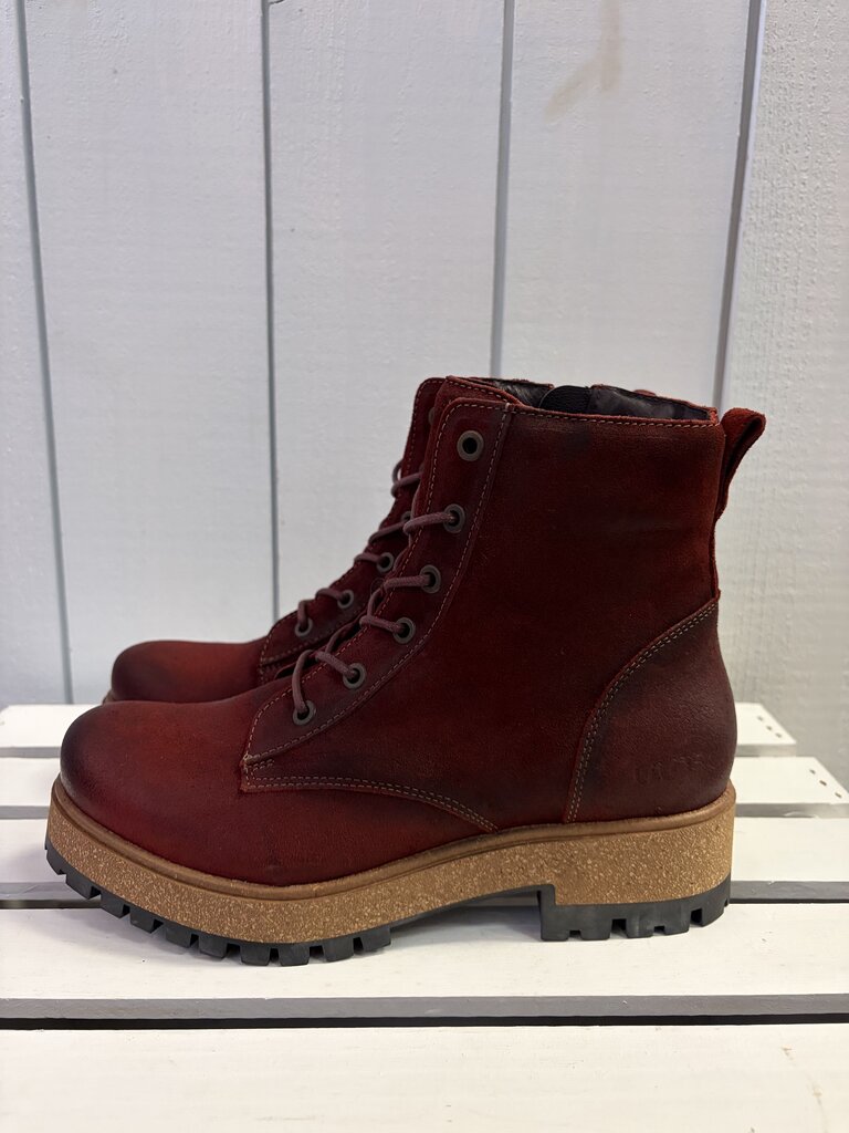 Taos Main Street Boot in Garnet Rugged - Size 38