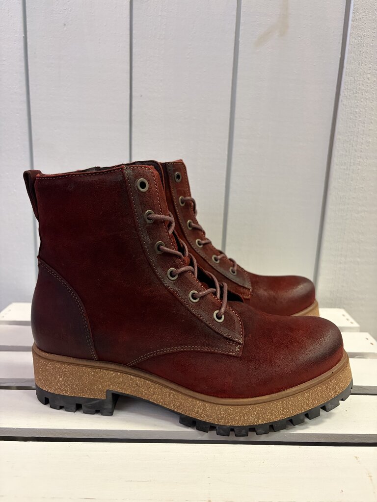 Taos Main Street Boot in Garnet Rugged - Size 38