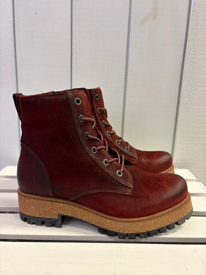 Taos Main Street Boot in Garnet Rugged - Size 38