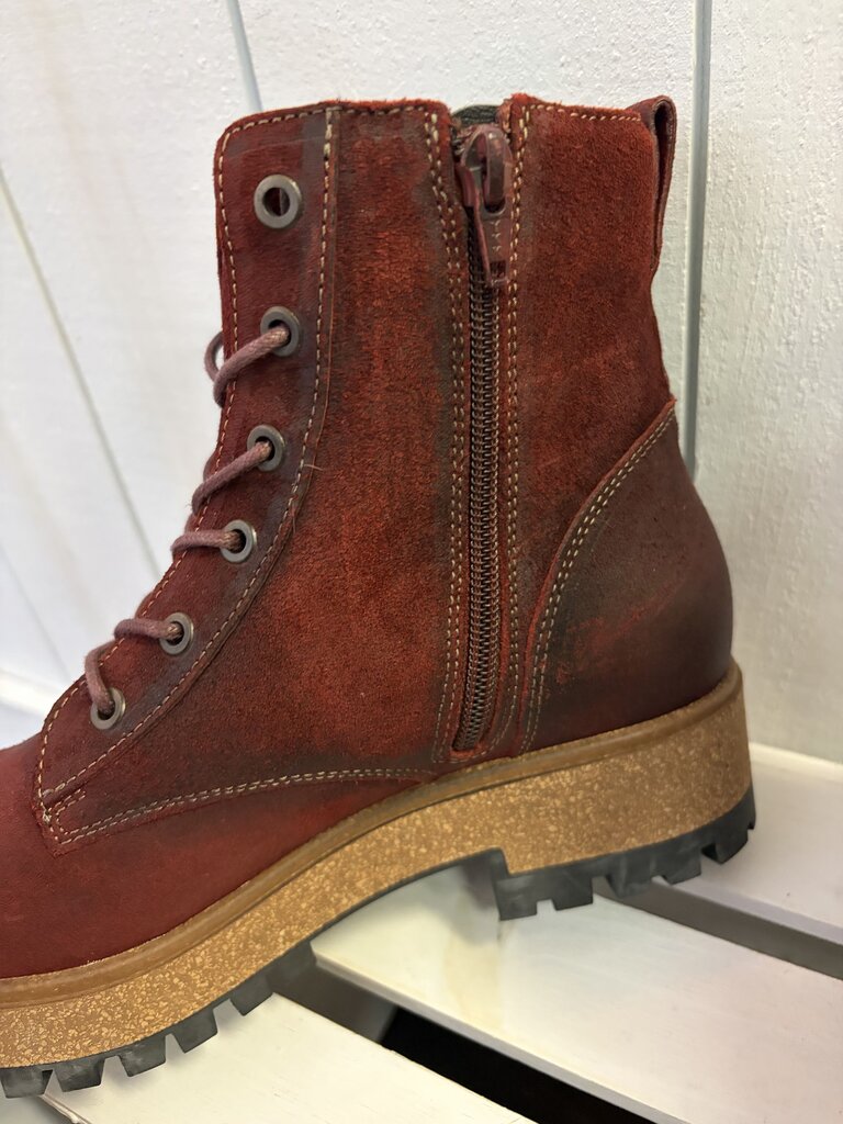 Taos Main Street Boot in Garnet Rugged - Size 38
