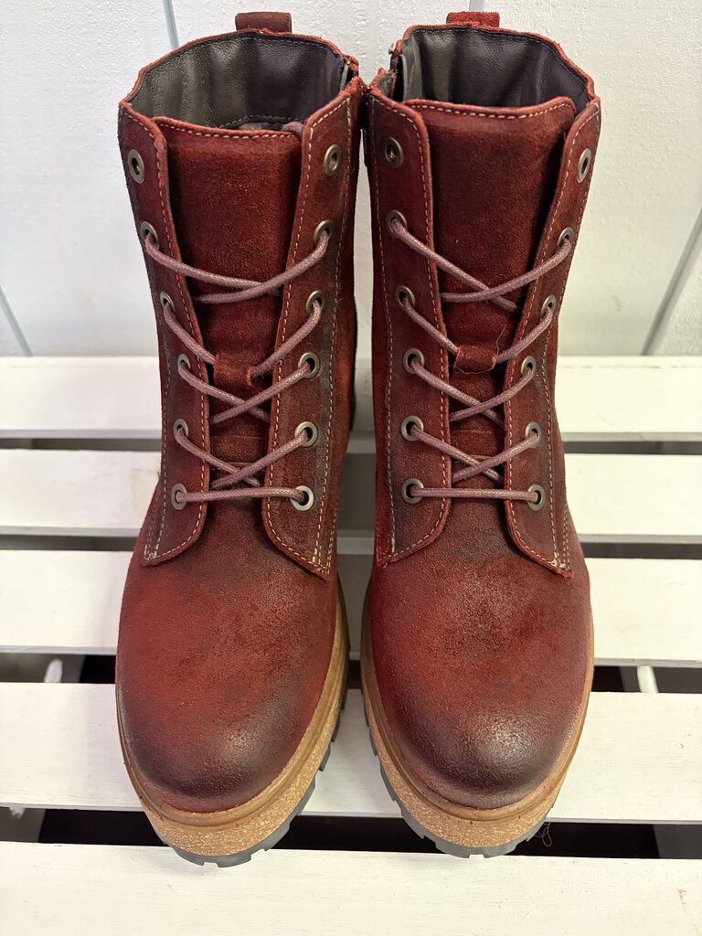 Taos Main Street Boot in Garnet Rugged - Size 38