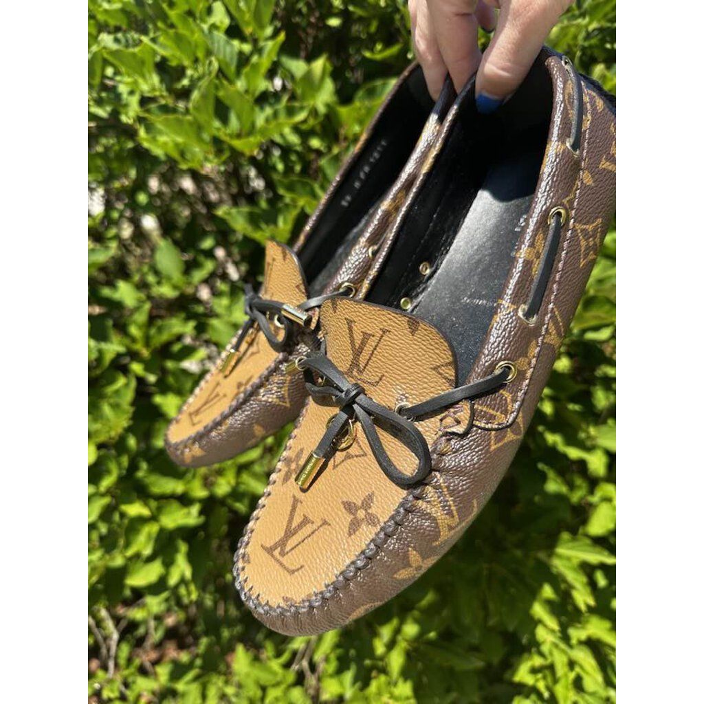 Louis Vuitton Gloria Flat Loafer - Size 39 – Chic Boutique Consignments