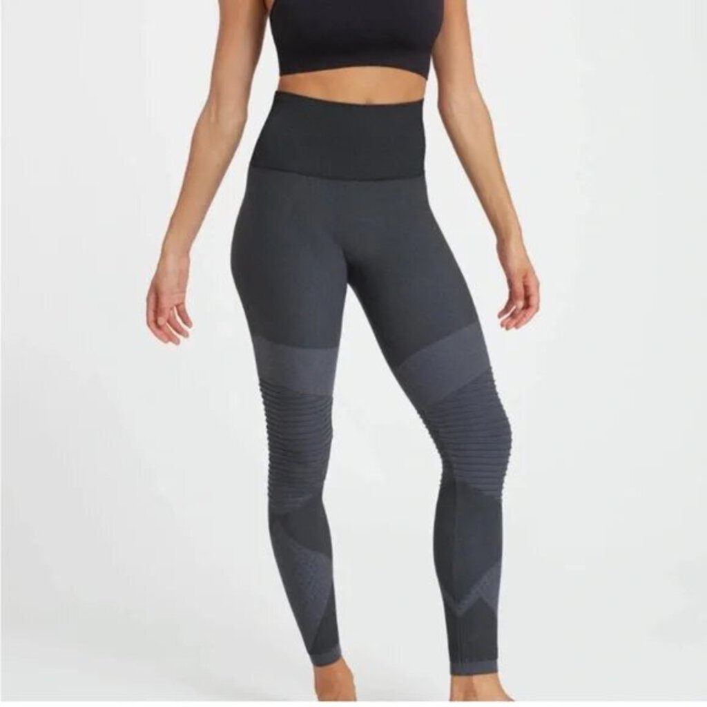 Spanx Look At Me Now Seamless Moto Leggings - Size Large – Chic