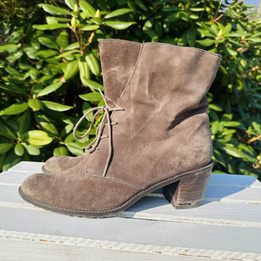 Stuart Weitzman Lace Up Heeled Suede Boots - Size 7.5